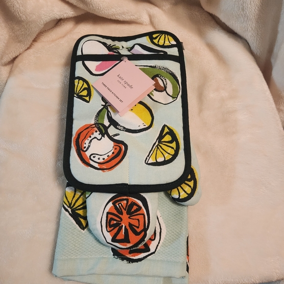 Kate Spade New York 3 pcs Kitchen set - Picture 3 of 5